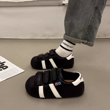 Női edzőcipő shell toe és vastag talppal — Velcro-zárás, PU felsőrész, gumírozott talp, kerek orr, alacsony felső rész