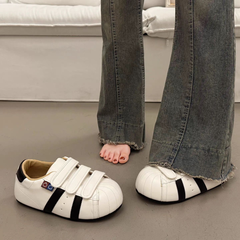 Női edzőcipő shell toe és vastag talppal — Velcro-zárás, PU felsőrész, gumírozott talp, kerek orr, alacsony felső rész