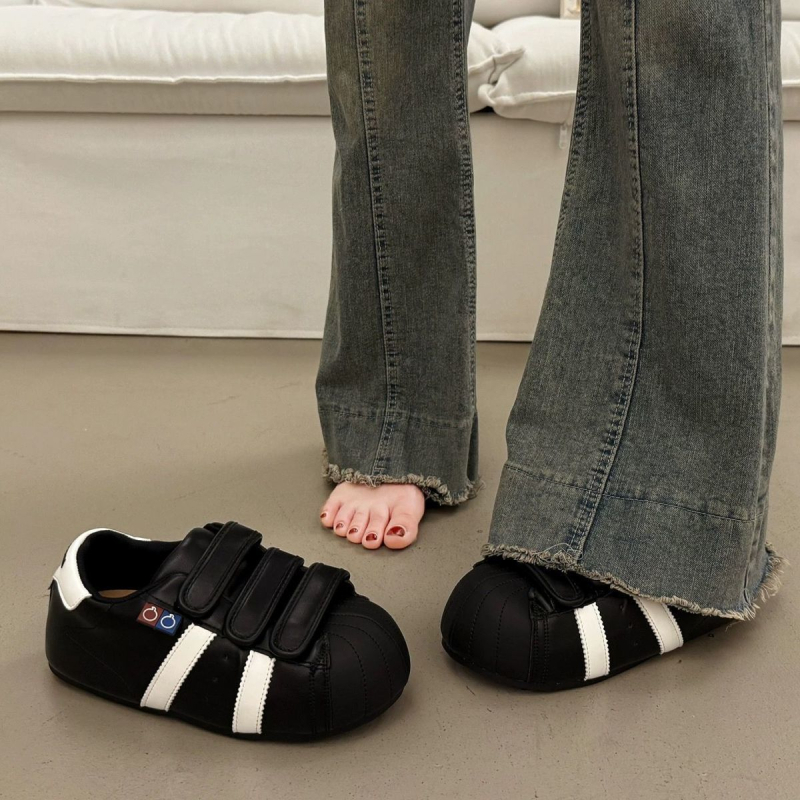 Női edzőcipő shell toe és vastag talppal — Velcro-zárás, PU felsőrész, gumírozott talp, kerek orr, alacsony felső rész