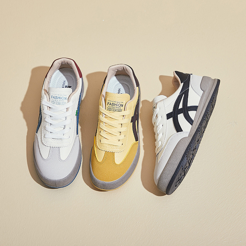 Női mindennapi sportcipő PU felsőrésszel, kerek orr, 3-5 cm sarok, elöl fűzővel záródó, gumitalp