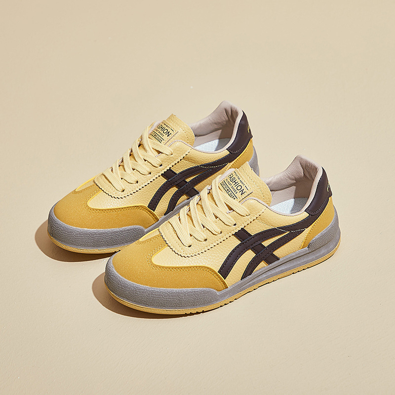 Női mindennapi sportcipő PU felsőrésszel, kerek orr, 3-5 cm sarok, elöl fűzővel záródó, gumitalp