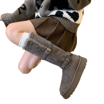 Női közepes hosszúságú hócipő, felsőrész velúr, belső plüss, talp gumírozott, kerek orr, meleg EVA talpbetét, slip-on záródás, tél 2025