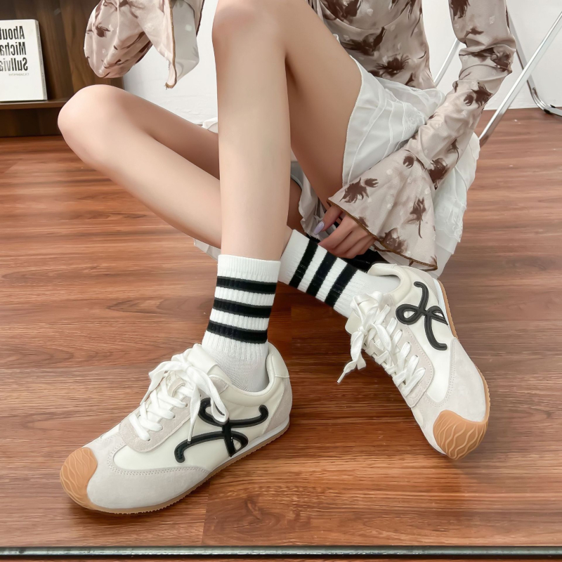 Forrest Gump pantofi: Adidași femei retro cu talpă groasă, închidere cu șireturi în față, vârf rotund, material superior și căptușeală: Super fiber, talpă din cauciuc, înălțimea tălpii 3–5 cm