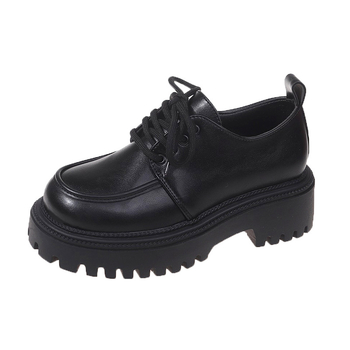Női mokaszsin brit stílusú, kerek orrú, PU felső rész, gumitalp, előröl fűző, középmagas sarok 3–5 cm