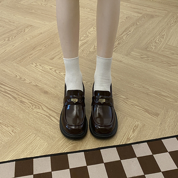 Loafers franțuzești pentru femei, stil regal, vârf rotund, toc mediu 3–5 cm, partea superioară PU, căptușeală din pluș, culoare uni