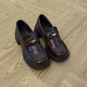 Loafers franțuzești pentru femei, stil regal, vârf rotund, toc mediu 3–5 cm, partea superioară PU, căptușeală din pluș, culoare uni