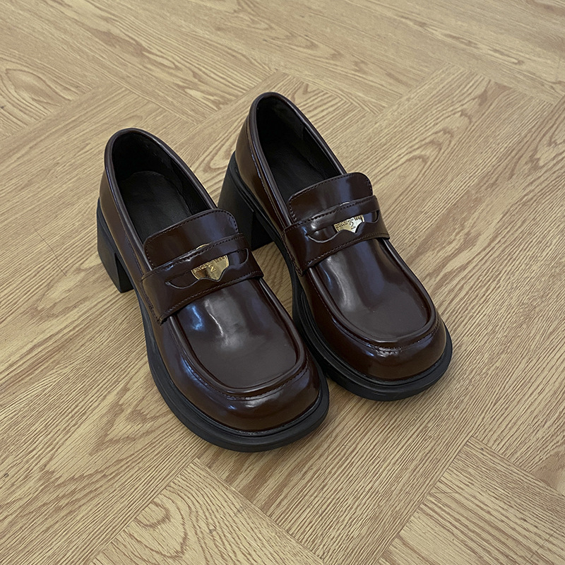 Loafers franțuzești pentru femei, stil regal, vârf rotund, toc mediu 3–5 cm, partea superioară PU, căptușeală din pluș, culoare uni