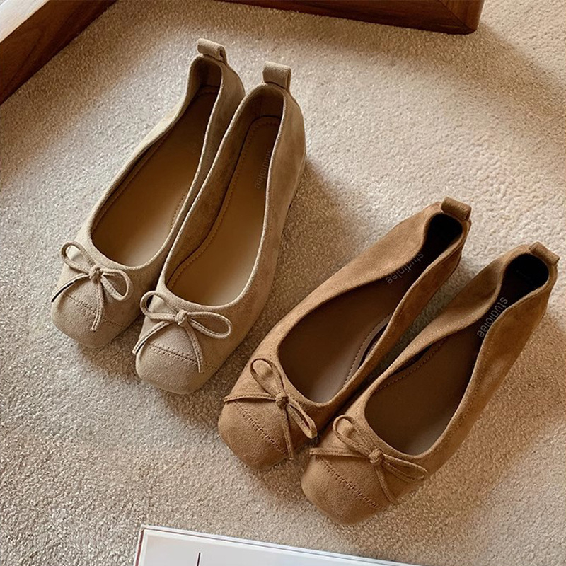 Női lapos cipő leopárd mintával, négyszögletes orrú, velúr felsőrész, alacsony széles sarok, gumitalp