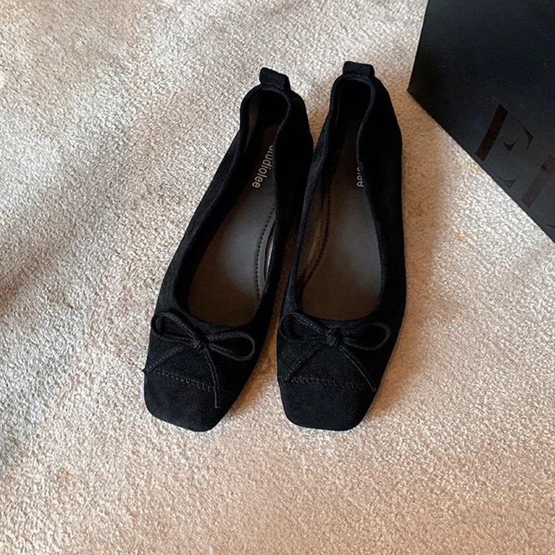 Női lapos cipő leopárd mintával, négyszögletes orrú, velúr felsőrész, alacsony széles sarok, gumitalp