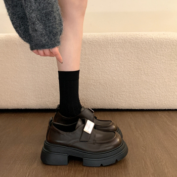 Női retro slip-on loaferek műbőrből, kerek orrú, vastag sarok 3–5 cm, gumitalp, tavasz és ősz használatra