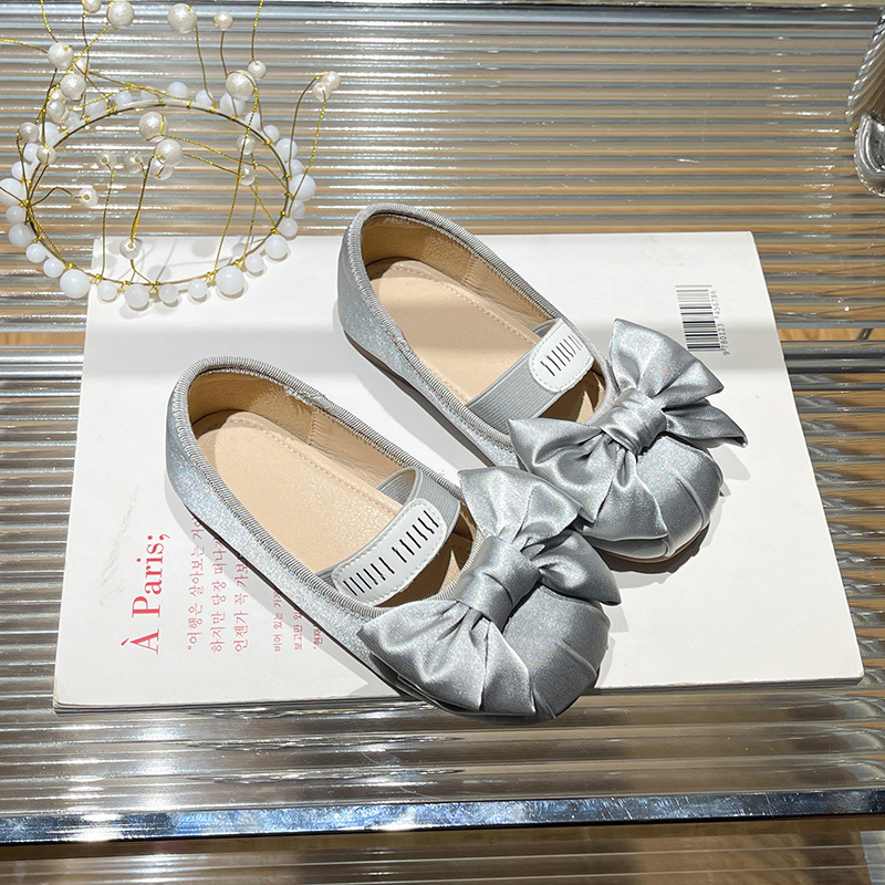 Tüdrukute printsessi kingad siidist ülaosaga, elastne riba, kummist tald, ühtlane muster, vanus 4–16 aastat