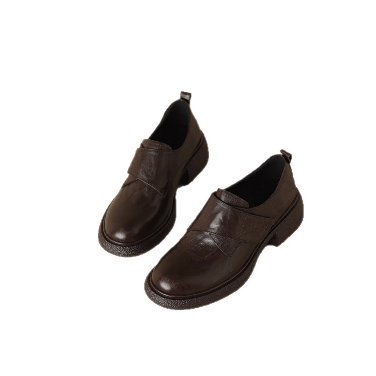 Brit stílusú velúr loaferek kerek orrúval, vastag gumitalppal, középmagas sarok (3-5 cm)
