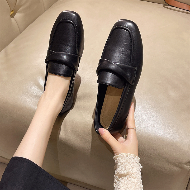 Női loaferek juhbőrből, slip-on, négyszögletes orr, alacsony sarok, gumírozott talp