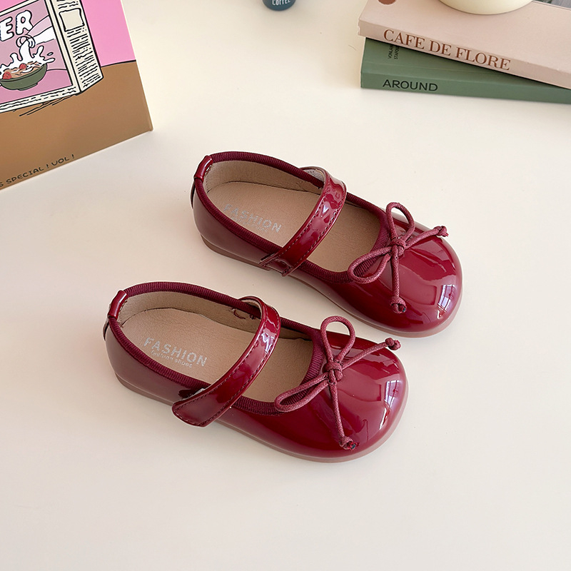 Tüdrukute nahast Lolita kingad – Velcro sulgemine, PU ülaosa, PU sisetald, vahtpõhjaga, Suvi