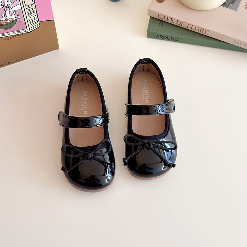 Tüdrukute nahast Lolita kingad – Velcro sulgemine, PU ülaosa, PU sisetald, vahtpõhjaga, Suvi