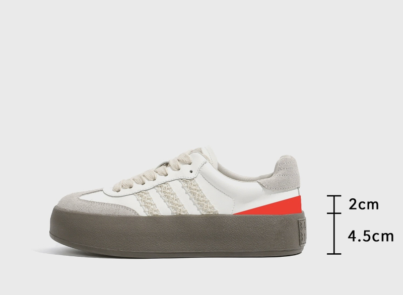 Női platform cipő csipkézett szegéllyel, vastag talppal, két rétegű bőr felsőrész, kerek orr, 3–5 cm középmagas sarka, mikroszálas bélés, fűzős platformcipő