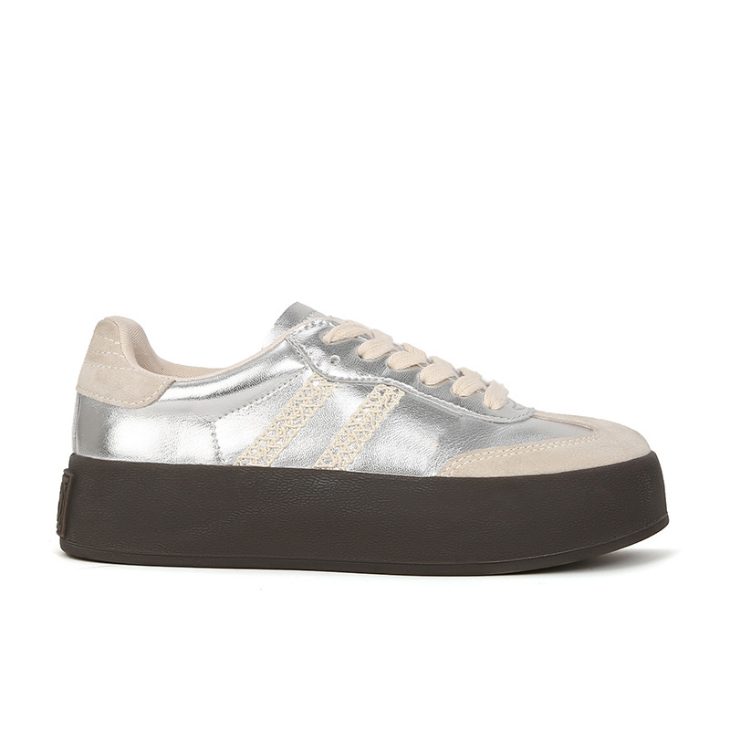 Női platform cipő csipkézett szegéllyel, vastag talppal, két rétegű bőr felsőrész, kerek orr, 3–5 cm középmagas sarka, mikroszálas bélés, fűzős platformcipő