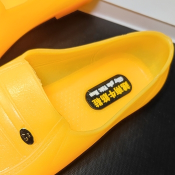 Férfi esőcsizma PVC felsőrész, műanyag talp, PU talpbetét, csúszásmentes, kopásálló