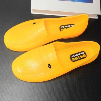 Férfi esőcsizma PVC felsőrész, műanyag talp, PU talpbetét, csúszásmentes, kopásálló