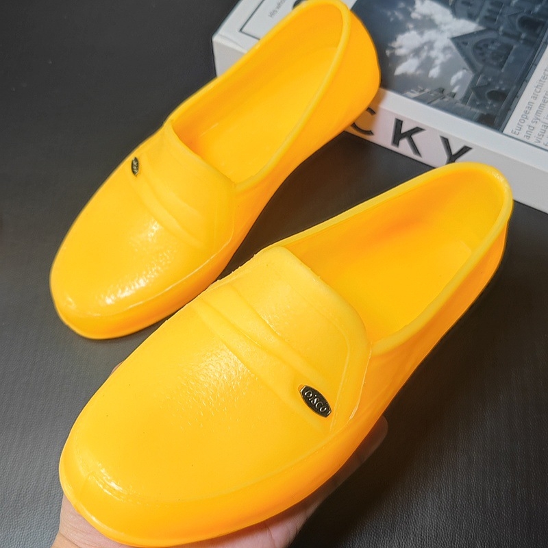 Férfi esőcsizma PVC felsőrész, műanyag talp, PU talpbetét, csúszásmentes, kopásálló