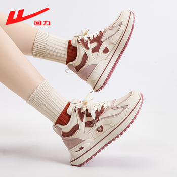 Női sportos-casual cipő, felsőrész szintetikus bőrből, belső plüss bélés, fűzős záródás, PVC talp, alacsony sarok 1-3 cm