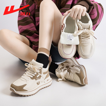 Női sportos-casual cipő, felsőrész szintetikus bőrből, belső plüss bélés, fűzős záródás, PVC talp, alacsony sarok 1-3 cm