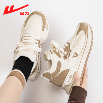 Női sportos-casual cipő, felsőrész szintetikus bőrből, belső plüss bélés, fűzős záródás, PVC talp, alacsony sarok 1-3 cm