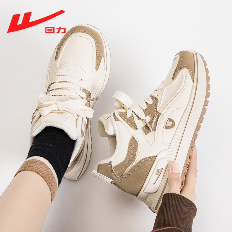 Női sportos-casual cipő, felsőrész szintetikus bőrből, belső plüss bélés, fűzős záródás, PVC talp, alacsony sarok 1-3 cm