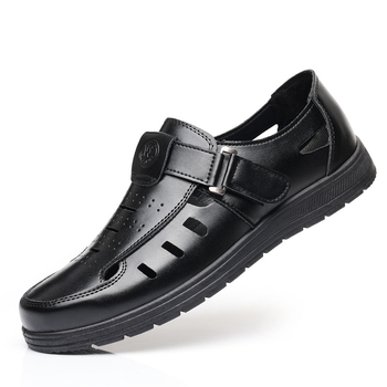 Ανδρικά σανδάλια με διαπερατό επάνω μέρος από συνθετικό υλικό, σόλα από καουουτκ, επένδυση από συνθετικό δέρμα, απλός σχεδιασμός, στρογγυλή μύτη