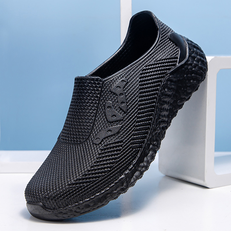 Férfi vízálló eső- és konyhai cipő, PVC felsőrész, PU talpbetét, műanyag talp, hal formájú orr, alacsony sarok 1–3 cm