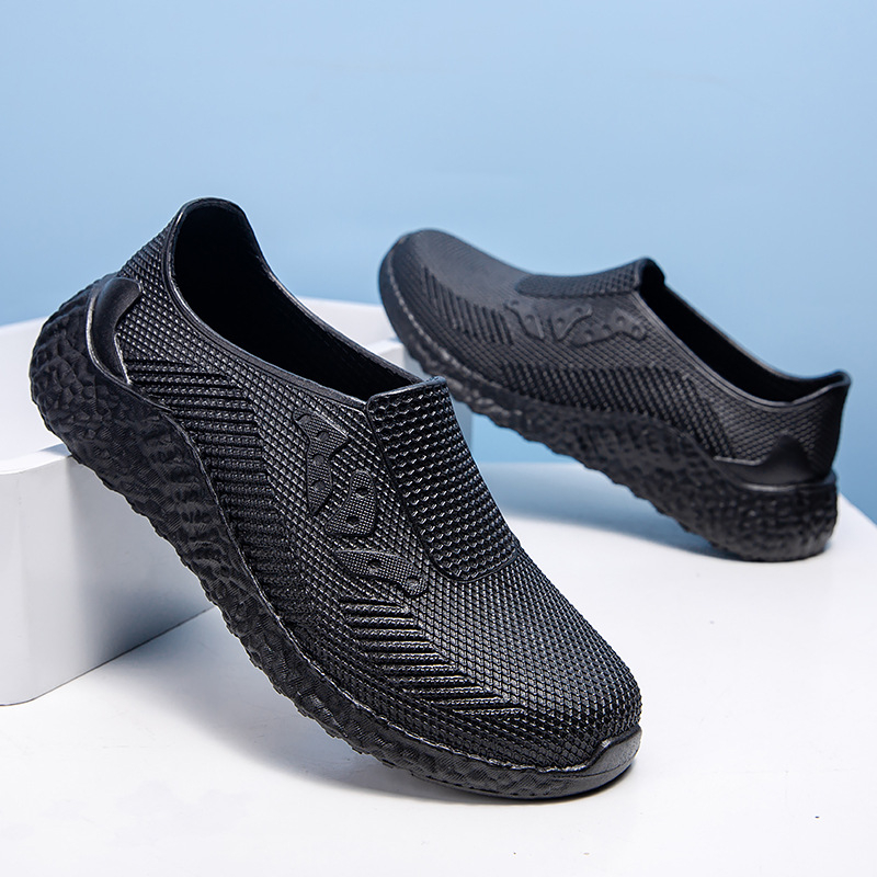 Férfi vízálló eső- és konyhai cipő, PVC felsőrész, PU talpbetét, műanyag talp, hal formájú orr, alacsony sarok 1–3 cm