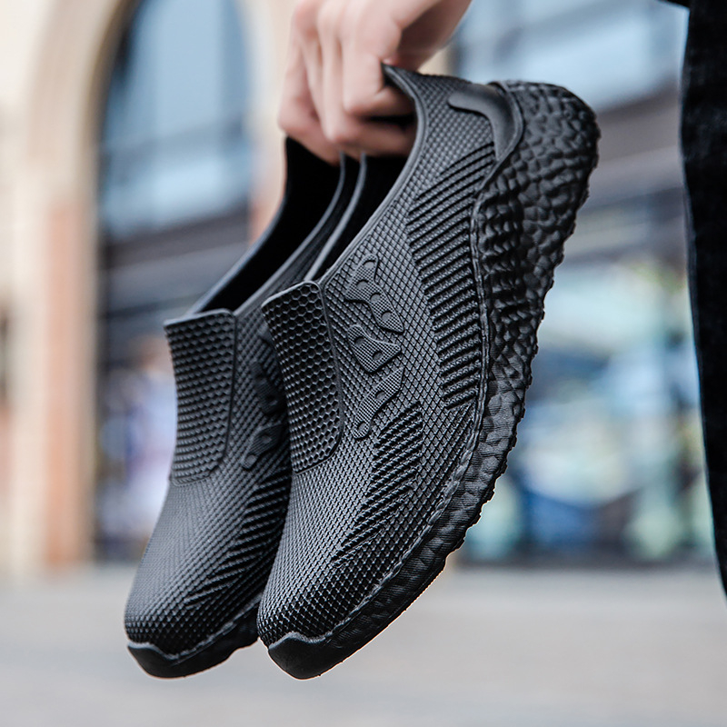 Férfi vízálló eső- és konyhai cipő, PVC felsőrész, PU talpbetét, műanyag talp, hal formájú orr, alacsony sarok 1–3 cm