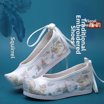 Hanfu moterų batai, vidinis aukštėjimas, Ming stilius, senovinis išsiuvinėtų gėlių audinys, viršus mikropluoštas, smaigus pirštas, aukštas viršus, kulnas 6–8 cm