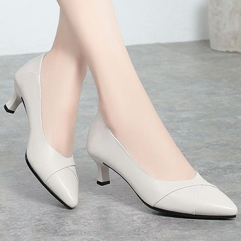 Dámske lodičky s kruhovou špičkou, PU vrchný materiál, PU vložka, stredná výška podpätku 3–6 cm, gumová podrážka