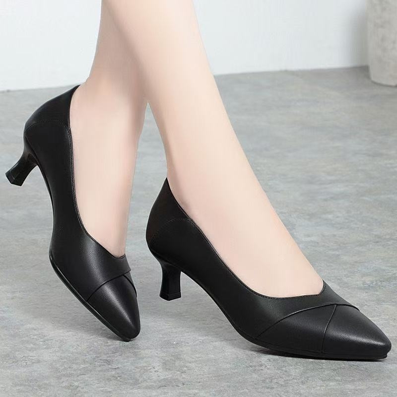 Dámske lodičky s kruhovou špičkou, PU vrchný materiál, PU vložka, stredná výška podpätku 3–6 cm, gumová podrážka