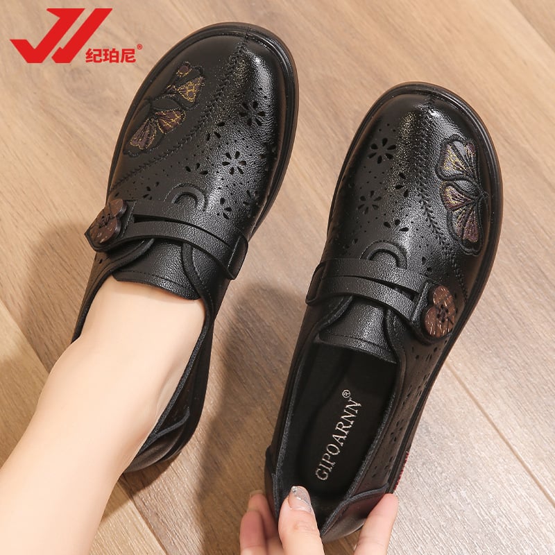 Középkorú és idős nőknek készült bőrs slip-on cipő — puha talp, légáteresztő, csúszásmentes, poliuretán talp, alacsony lapos sarok 1–3 cm