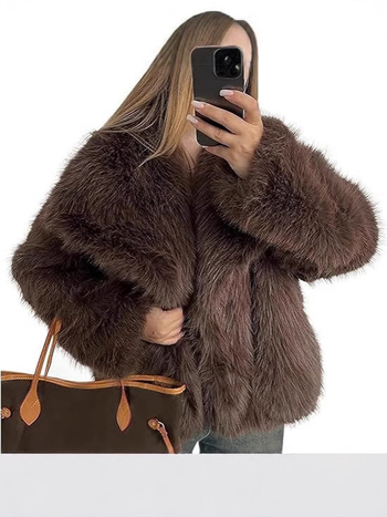 Paola Wei dirbtinio kailio paltas su apykakle, vidutinio ilgio, ilgomis rankovėmis, Spandex mišinys