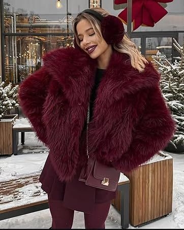 Paola Wei dirbtinio kailio paltas su apykakle, vidutinio ilgio, ilgomis rankovėmis, Spandex mišinys