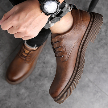 Férfi bőr cipő üzleti casualhoz, felsőrész: marha split bőr, talp: gumi, orr rész: kerek, sarok alacsony 1–3 cm, előre fűzőzár