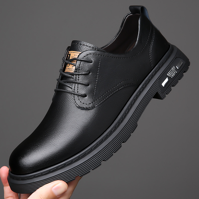 Férfi bőr cipő üzleti casualhoz, felsőrész: marha split bőr, talp: gumi, orr rész: kerek, sarok alacsony 1–3 cm, előre fűzőzár