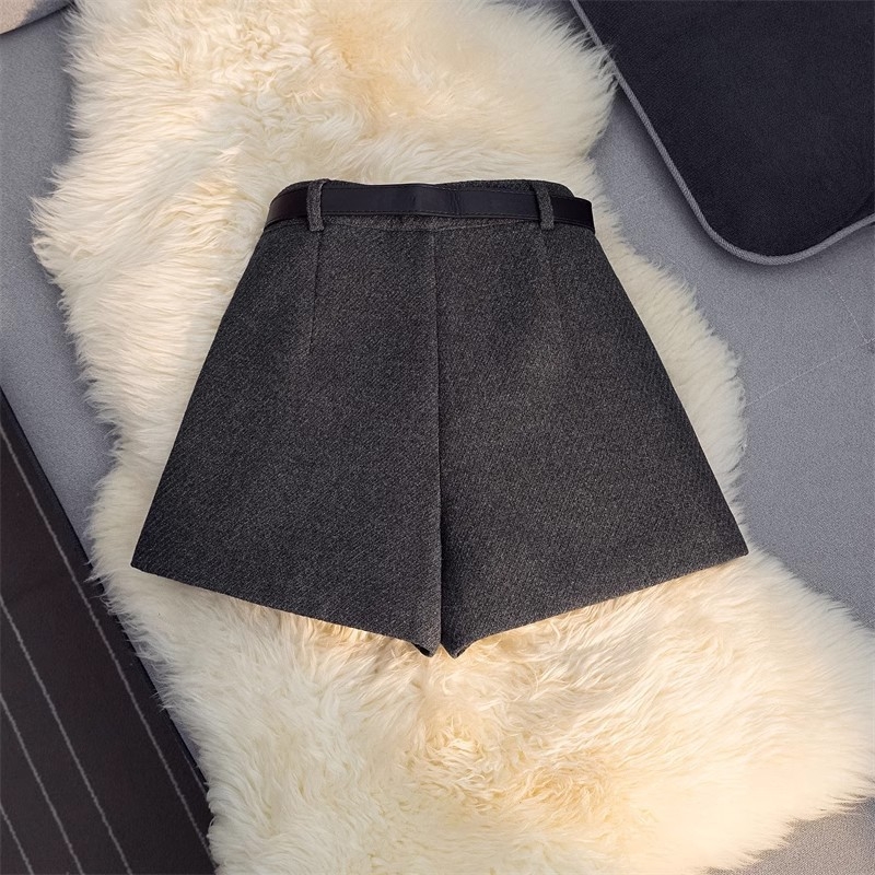 Női háromnegyedes hosszúságú nadrág gyapjúkeverékből, magas derékkal, laza egyenes fazon, 2024 ősz