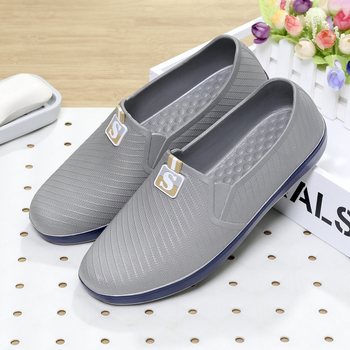 PVC esőcsizmák férfiaknak - csúszásmentes talp, kerek orr, alacsony sarok, injekciós öntéses kivitelezés