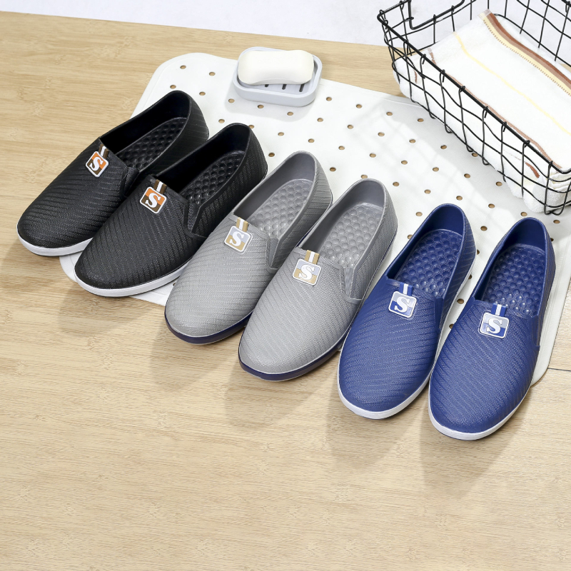 PVC esőcsizmák férfiaknak - csúszásmentes talp, kerek orr, alacsony sarok, injekciós öntéses kivitelezés