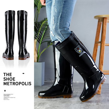 Férfi munkavédelmi esőcsizma műanyag felsőrésszel, PVC talppal, hálós bélés, injekciós öntéses kivitel, négy évszakos viselet