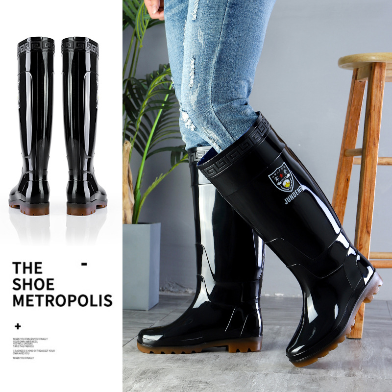 Férfi munkavédelmi esőcsizma műanyag felsőrésszel, PVC talppal, hálós bélés, injekciós öntéses kivitel, négy évszakos viselet