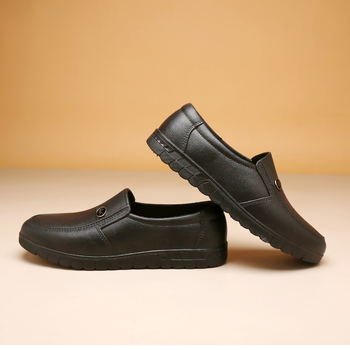 Férfi konyhai cipő — csúszásmentes, vízálló, olajálló, vastag műanyag talp