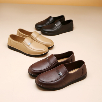 Férfi konyhai cipő — csúszásmentes, vízálló, olajálló, vastag műanyag talp