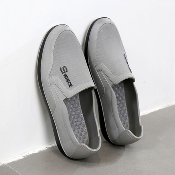 Férfi műanyag esőcsizma, alacsony felső rész, slip-on, csúszásmentes, vízálló, alacsony sarka 1–3 cm