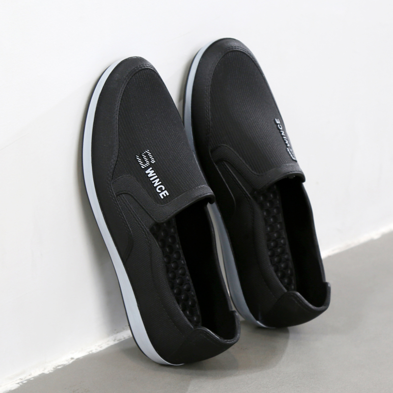 Férfi műanyag esőcsizma, alacsony felső rész, slip-on, csúszásmentes, vízálló, alacsony sarka 1–3 cm