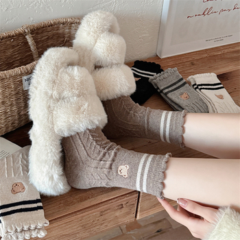 Moteriškos vilnoni kojinės vidutinio ilgio su anime motyvu – lokio galvos motyvas, japoniškas stilius, šiltos rudenį ir žiemą